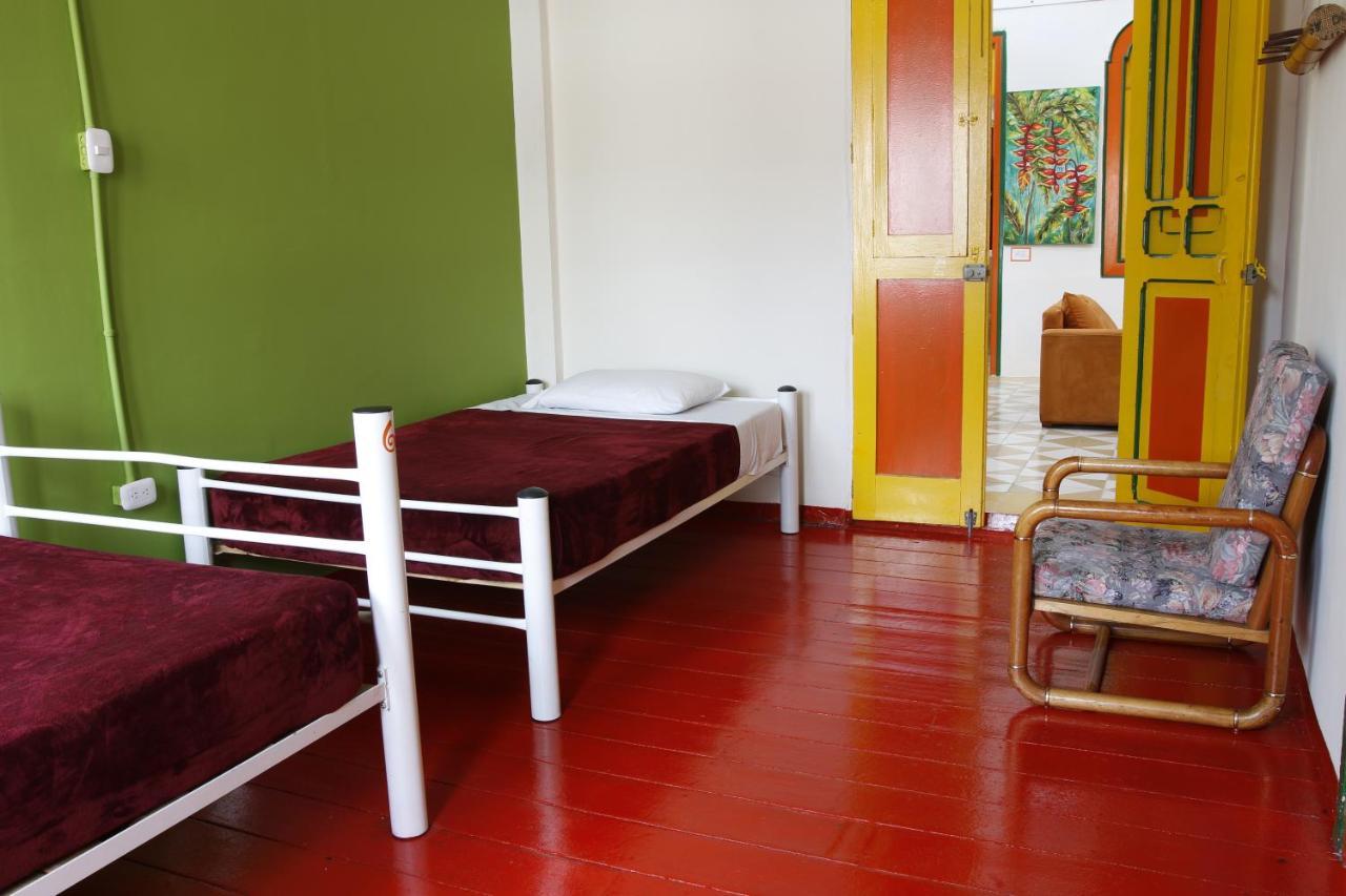 Golden Frog Manizales Hostel Kültér fotó